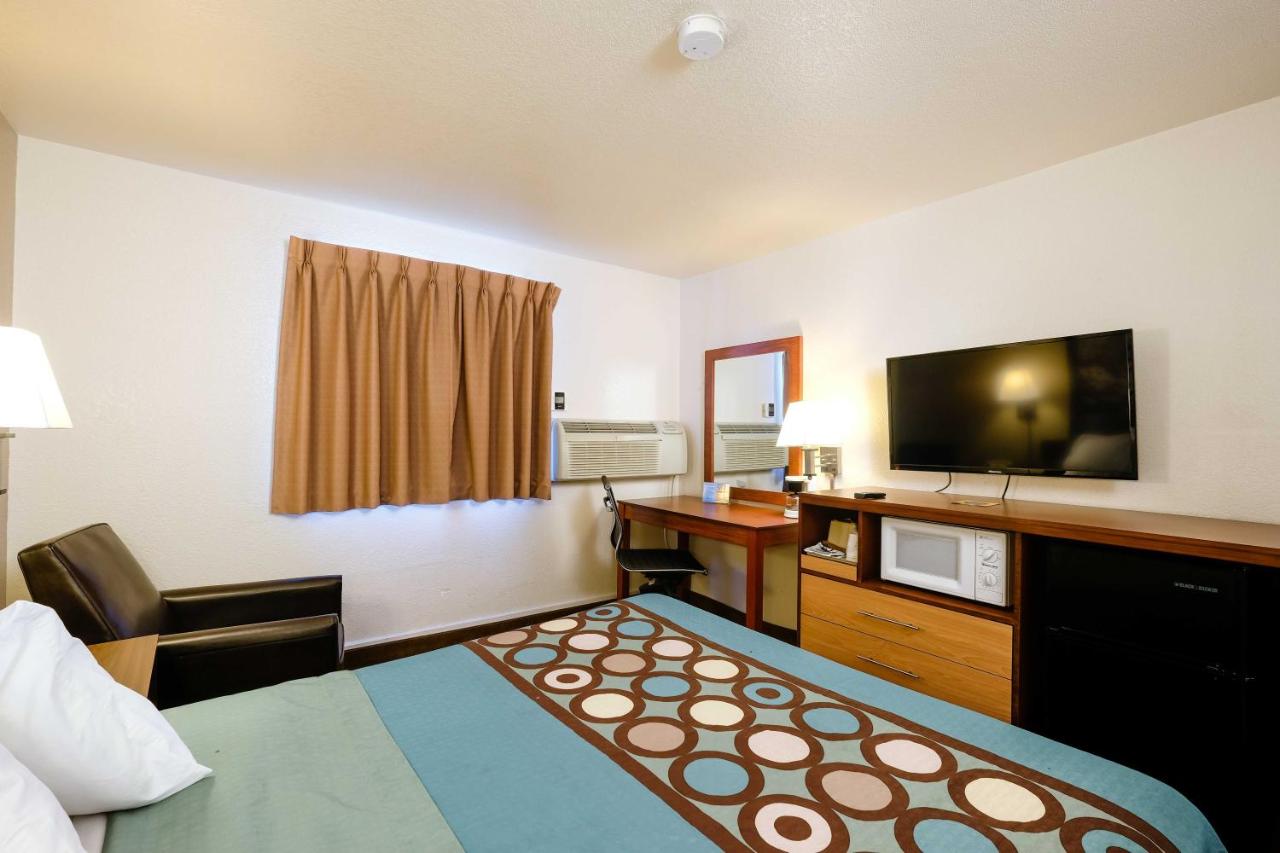 Queen Room - Disability Access/Non-Smoking at Super 8 by Wyndham Las Cruces/White Sands Area