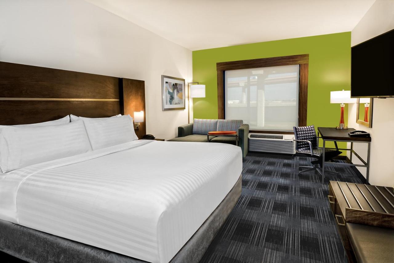 Standard King Room - Non-Smoking at Holiday Inn Express & Suites Austin - Round Rock Area by IHG