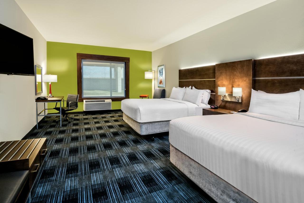 Queen Room with Two Queen Beds at Holiday Inn Express & Suites Austin - Round Rock Area by IHG