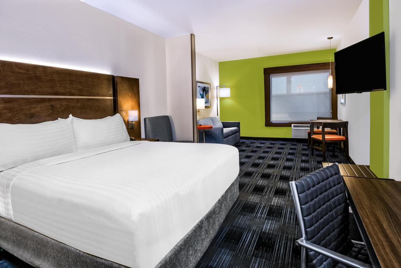 King Suite at Holiday Inn Express & Suites Austin - Round Rock Area by IHG