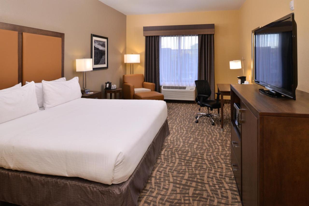 King Room - Hearing Accessible - Non-Smoking at Holiday Inn Express & Suites Page - Lake Powell Area by IHG