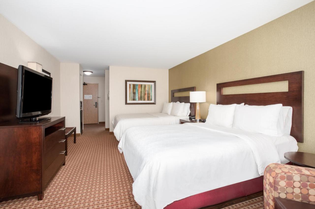 Queen Room with Two Queen Beds at Holiday Inn Express & Suites Gillette by IHG