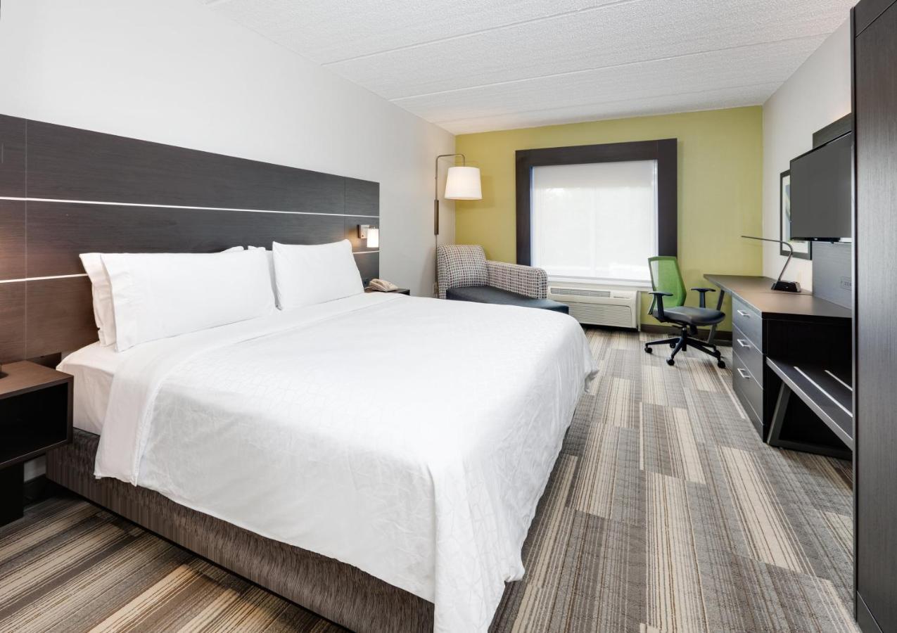 King Room - Non-Smoking at Holiday Inn Express & Suites Dublin, an IHG Hotel