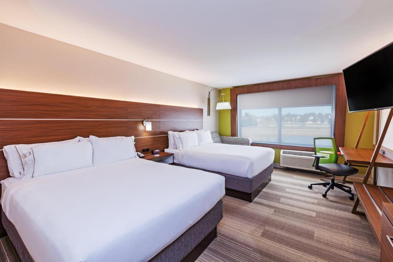 Queen Room with Two Queen Beds - Non-Smoking at Holiday Inn Express & Suites Tulsa West - Sand Springs by IHG