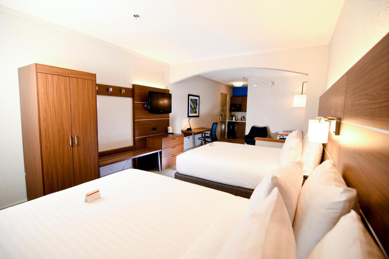 Suite - Mobility Access/Hearing Accessible at Holiday Inn Express & Suites Port Clinton-Catawba Island by IHG