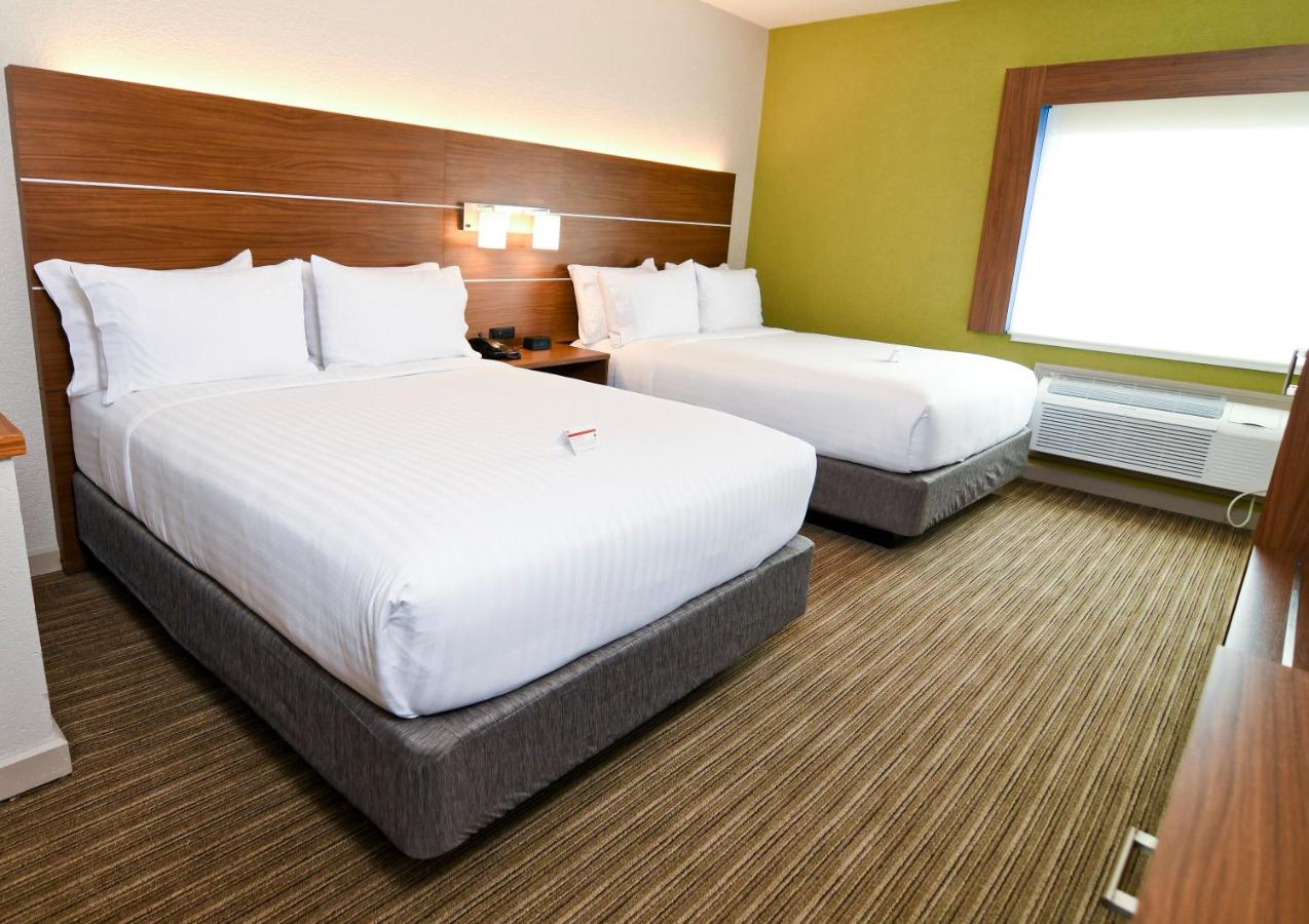 Suite - Mobility Access/Hearing Accessible at Holiday Inn Express & Suites Port Clinton-Catawba Island by IHG