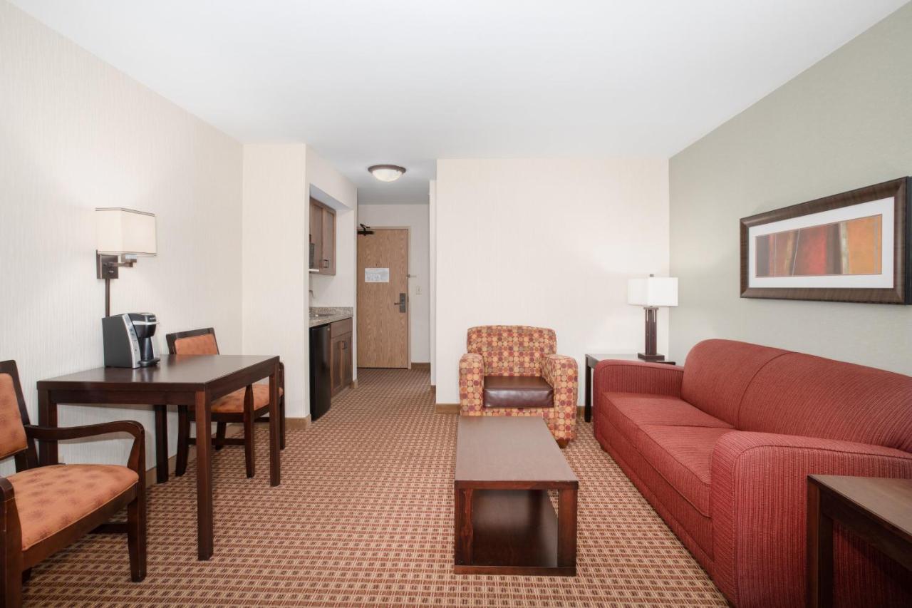 King Suite at Holiday Inn Express & Suites Gillette by IHG