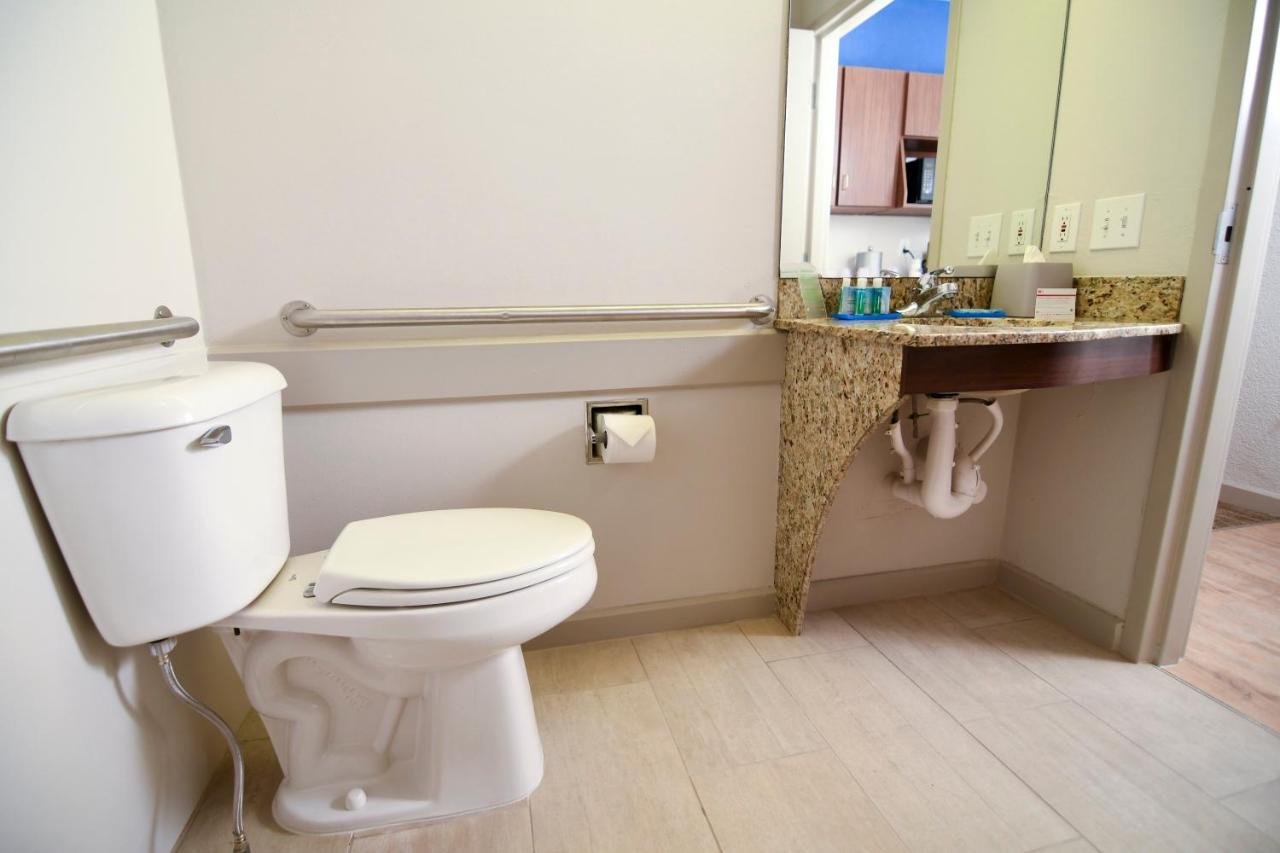 Suite - Mobility Access/Hearing Accessible at Holiday Inn Express & Suites Port Clinton-Catawba Island by IHG