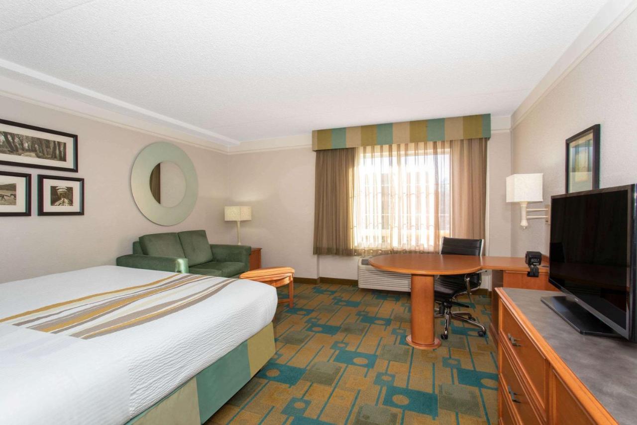 Deluxe King Suite with Sofa Bed at La Quinta Inn & Suites by Wyndham Denver Southwest Lakewood