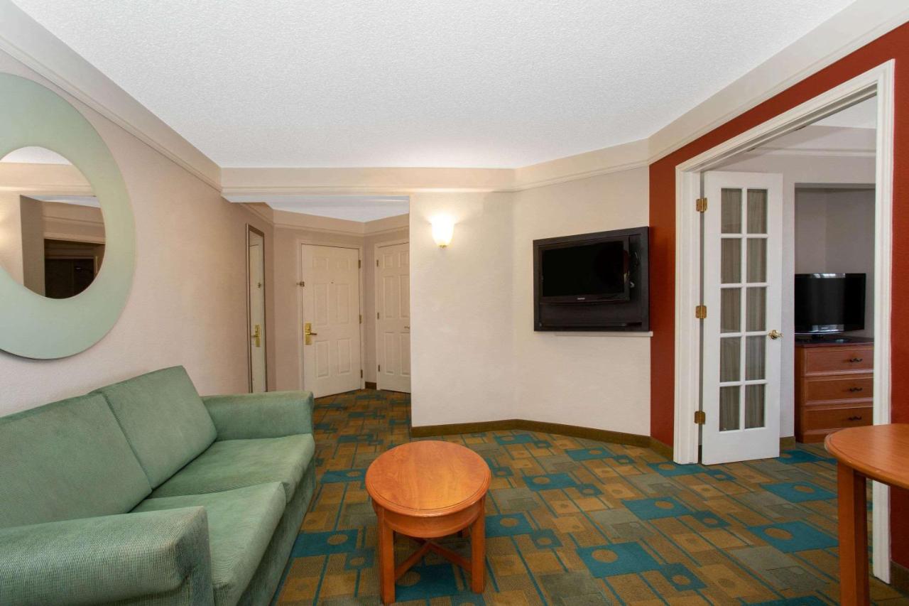 Deluxe King Suite with Sofa Bed at La Quinta Inn & Suites by Wyndham Denver Southwest Lakewood