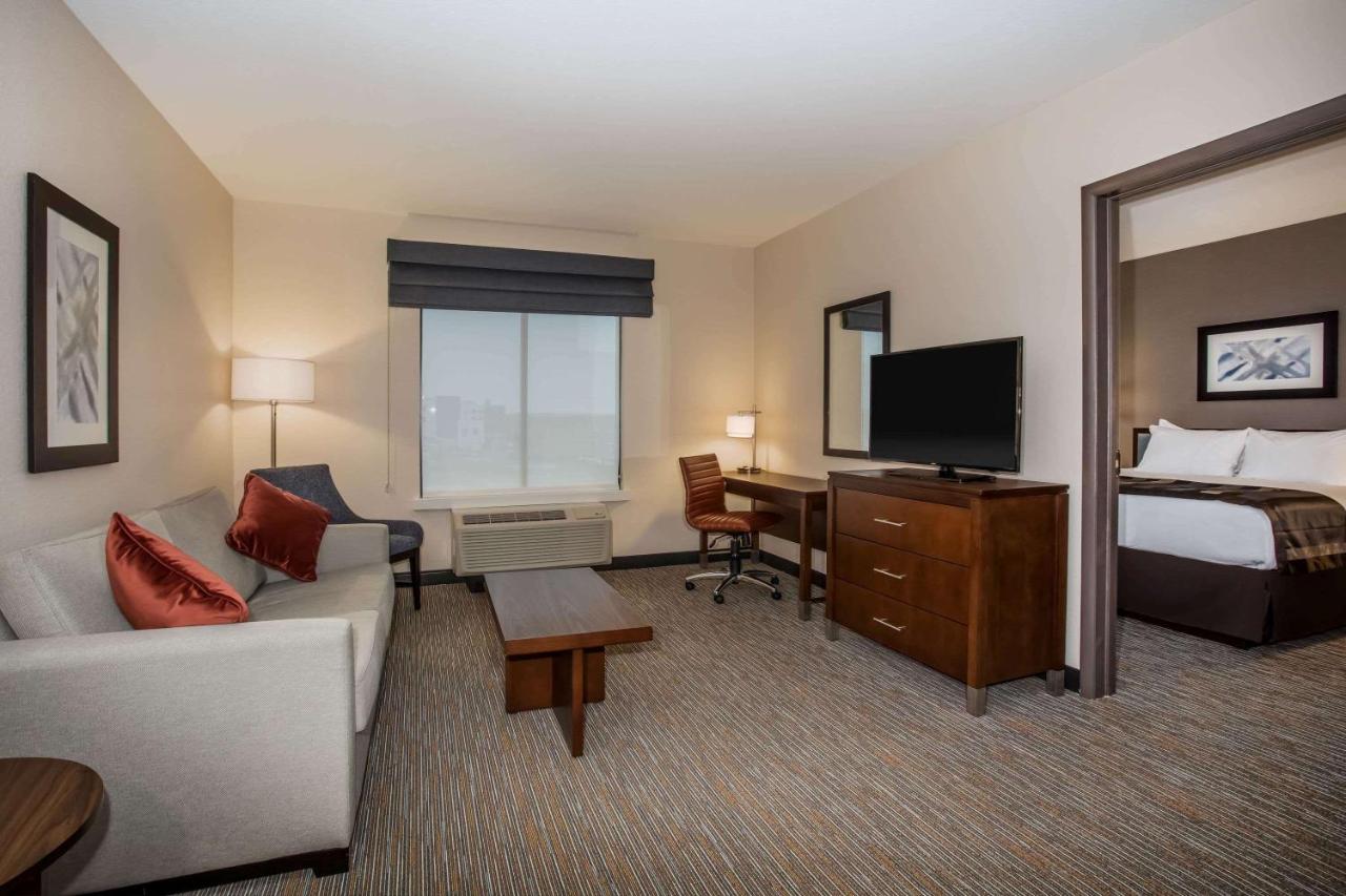 King Suite - Non-Smoking at City Express by Marriott Denver Airport