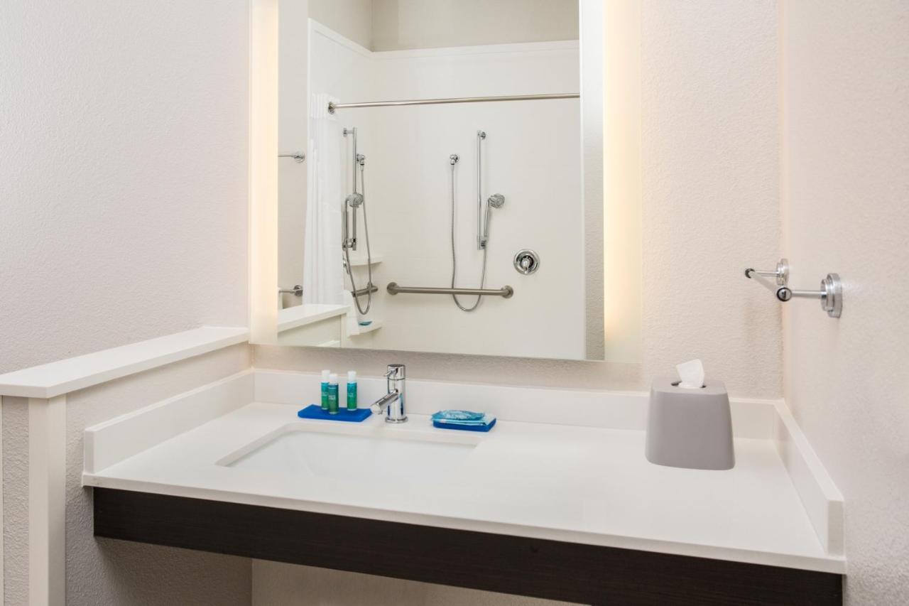 King Room - Hearing Accessible - Roll-in Shower at Holiday Inn Express & Suites Rapid City - Rushmore South by IHG