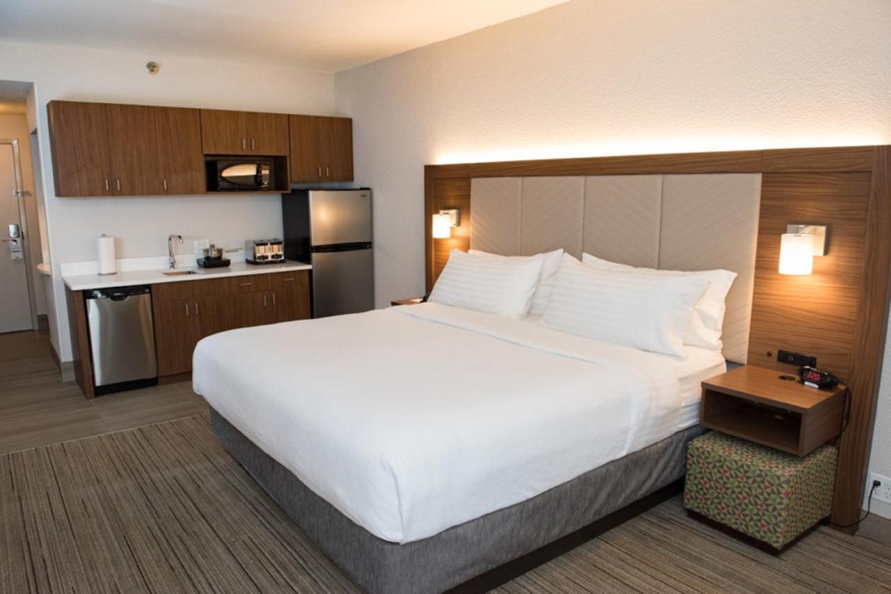 Extended Stay King Room - Non-Smoking at Holiday Inn Express Moss Point by IHG
