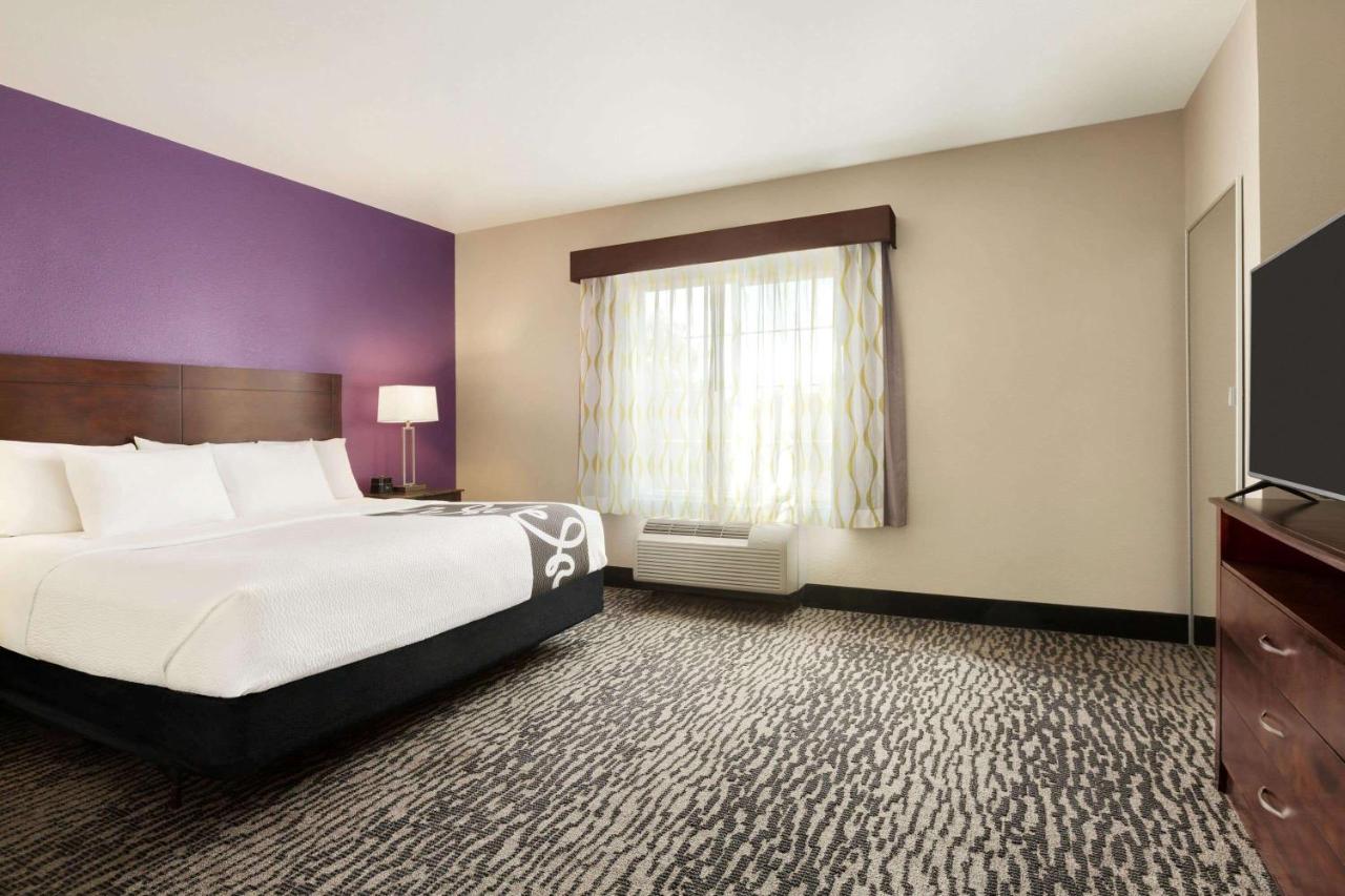Deluxe King Suite - Non-Smoking at La Quinta Inn & Suites by Wyndham Fresno Northwest