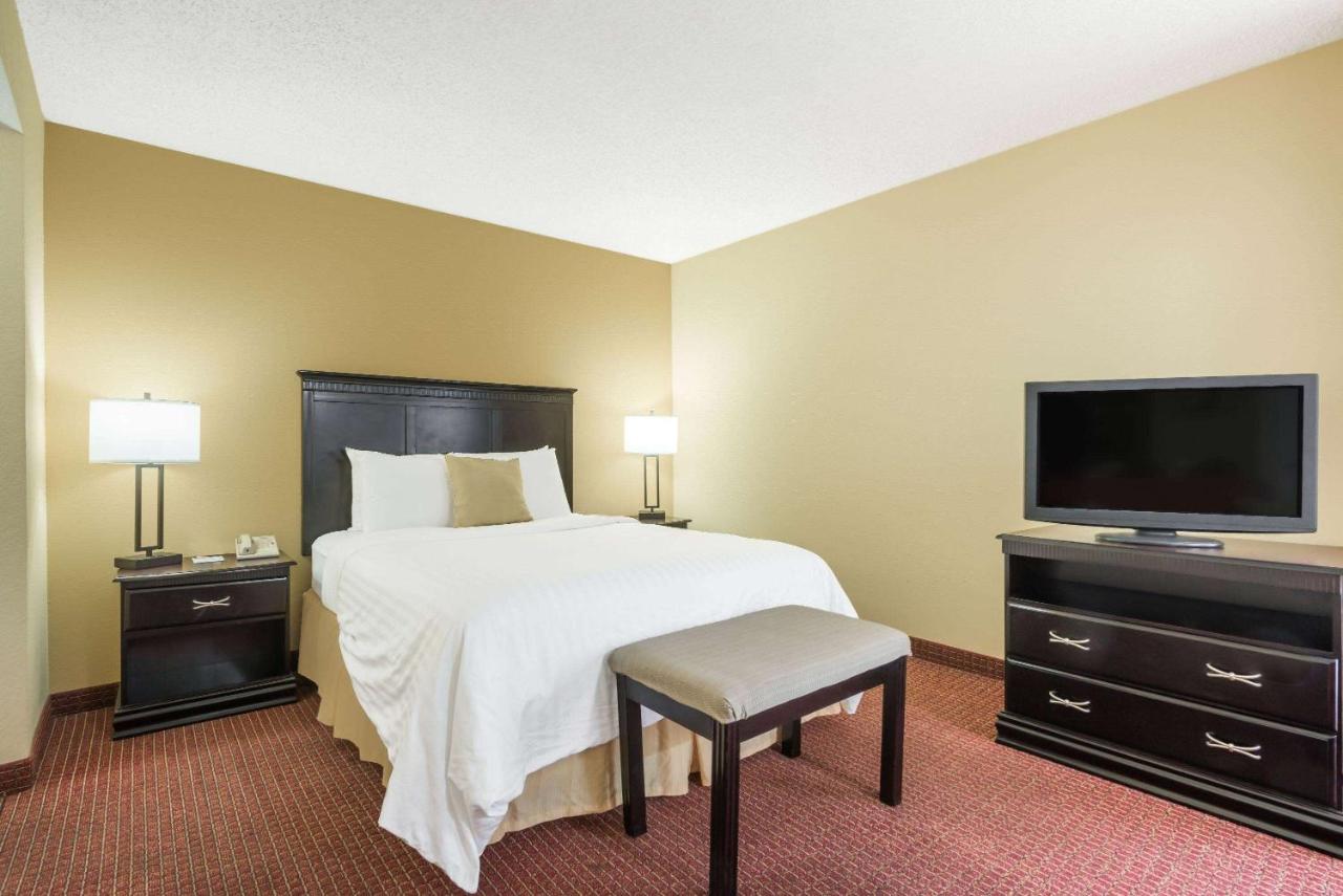 Queen Studio Suite - Non-Smoking at Hawthorn Extended Stay by Wyndham Dayton