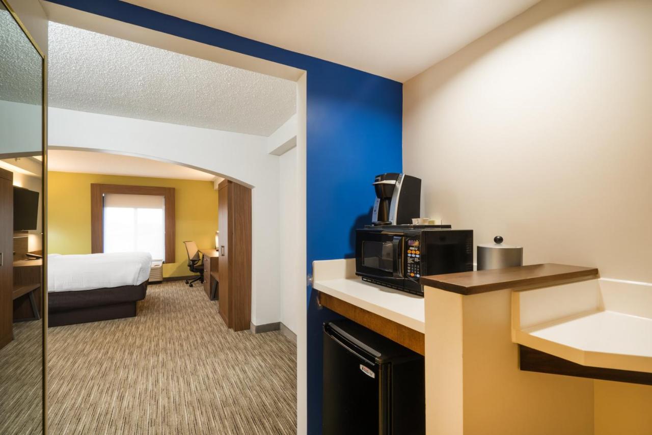 King Room at Holiday Inn Express Hotel & Suites Louisville East by IHG