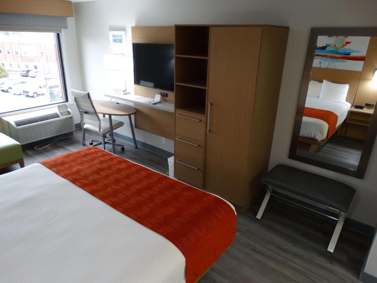 Room #28288023 at Best Western PLUS Executive Hotel