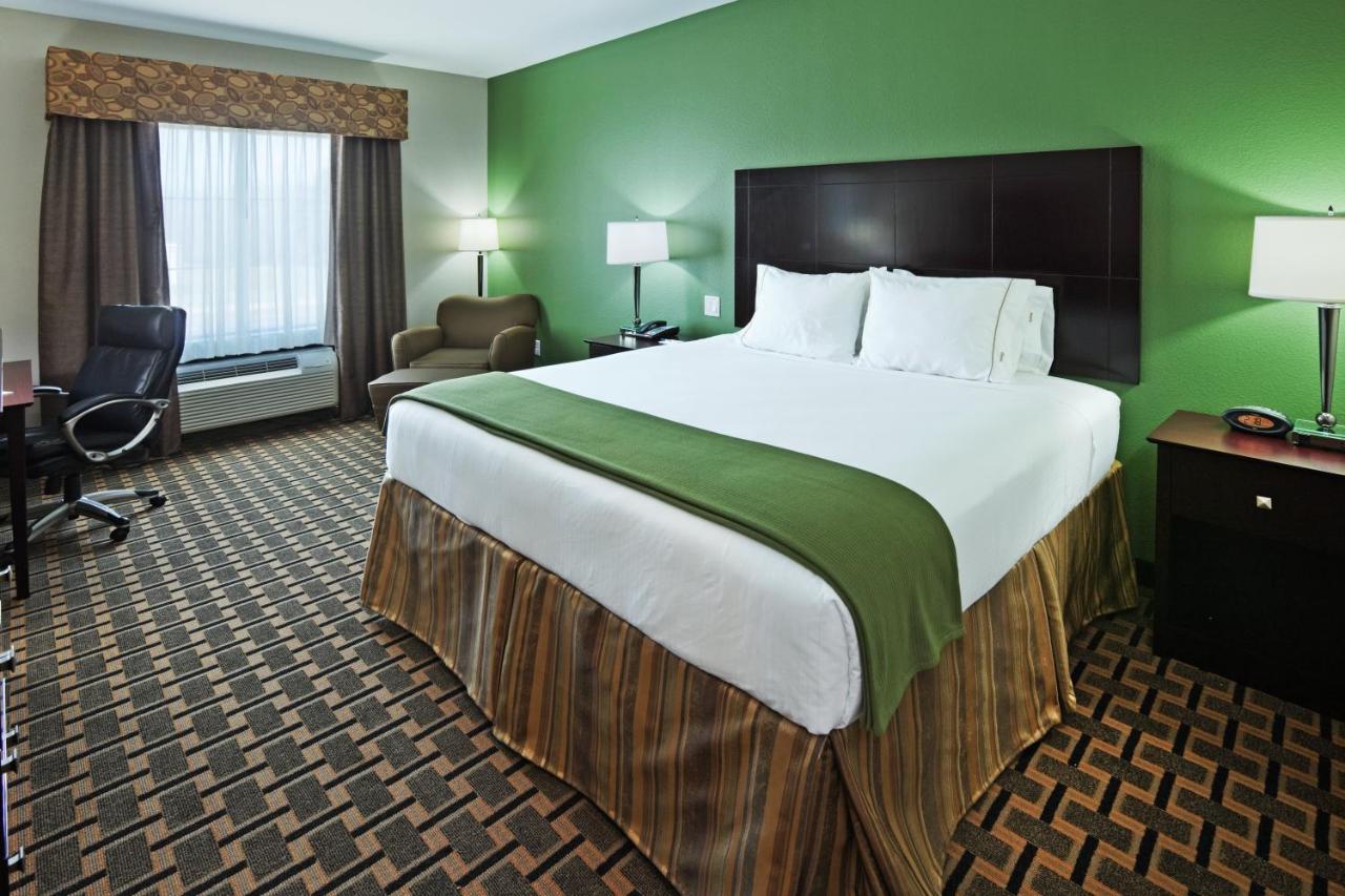 King Room - Non-Smoking at Holiday Inn Express Hotel & Suites JACKSONVILLE by IHG