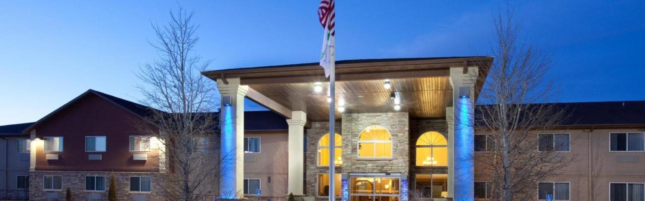 King Room with Wheelchair Accessible Roll In Shower at Holiday Inn Express Hotel & Suites Torrington, an IHG Hotel