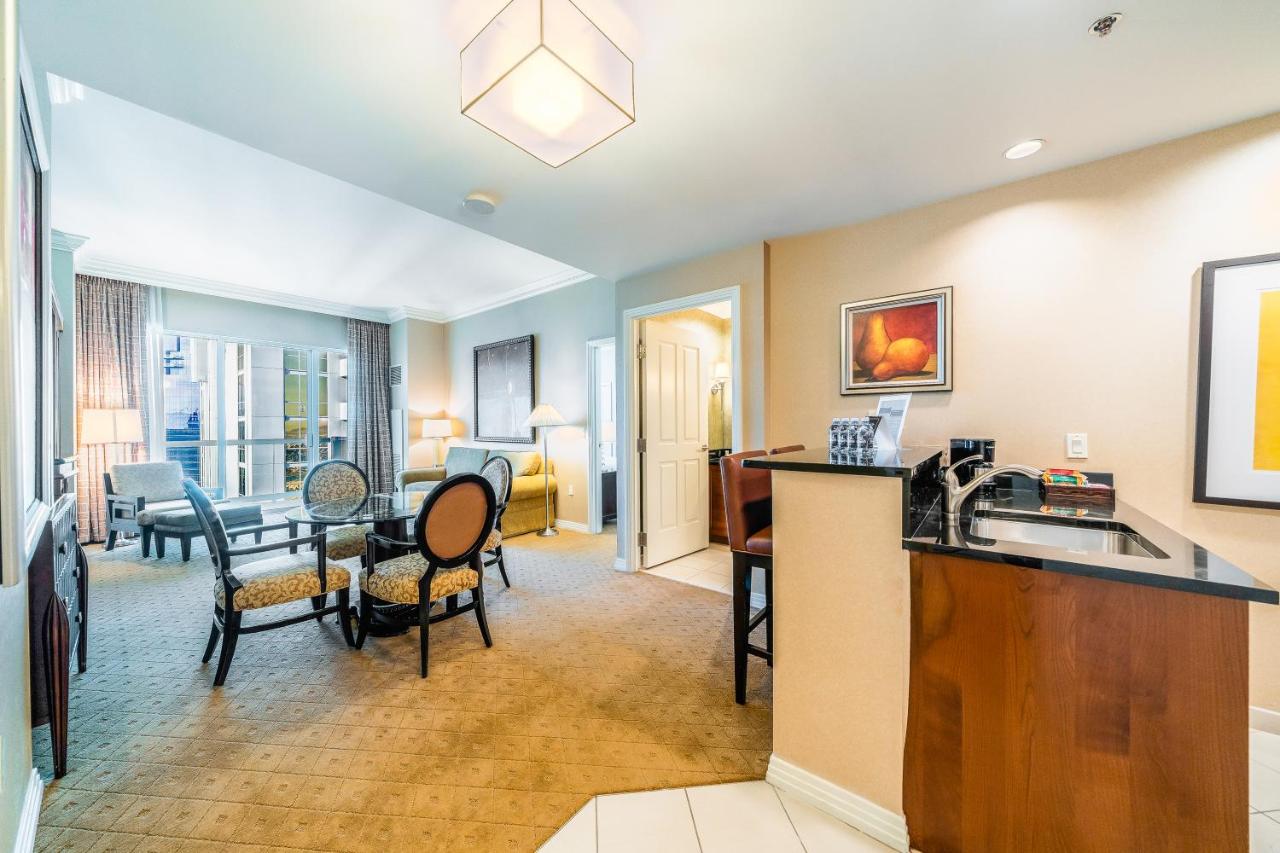 Jet Luxury Resorts @ The Signature Condo Hotel