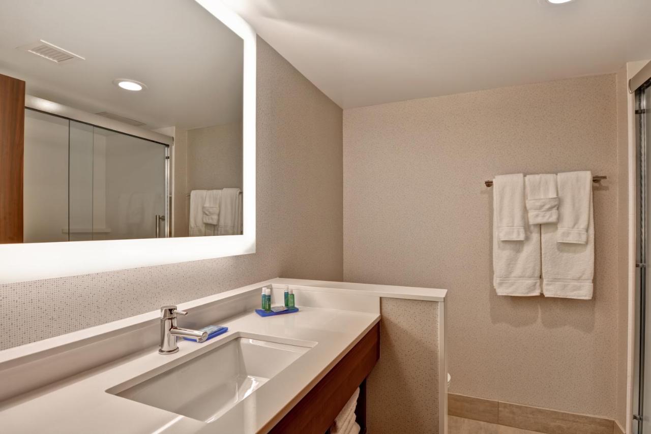 Queen Room at Holiday Inn Express Boston by IHG