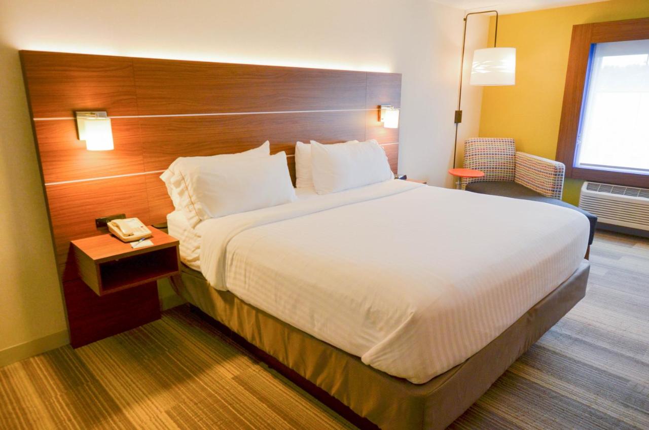 King Room - Mobility Access/Roll in Shower - Non-Smoking at Holiday Inn Express Pittsburgh-Bridgeville by IHG