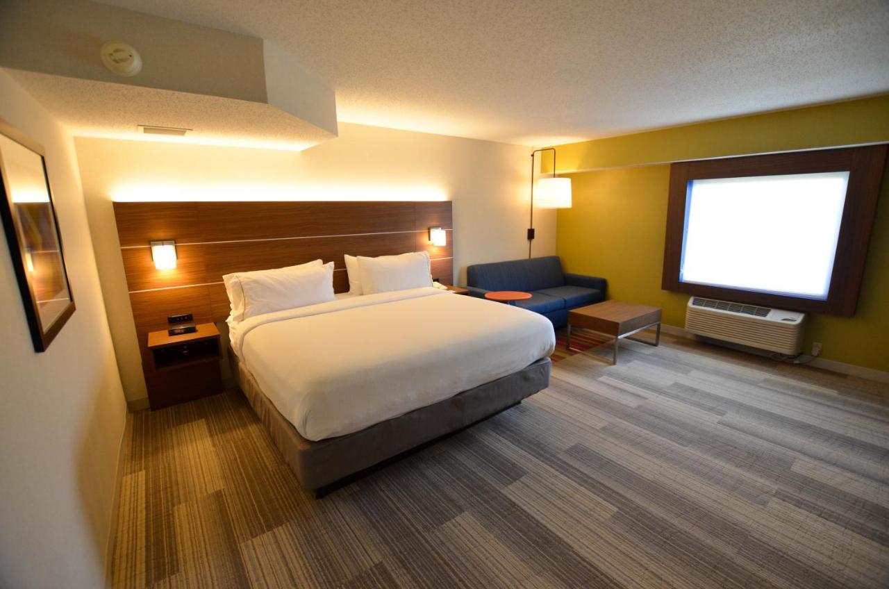 One-Bedroom Suite - Non-Smoking at Holiday Inn Express Pittsburgh-Bridgeville by IHG