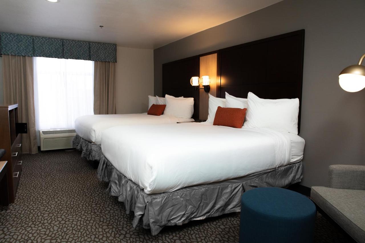 Deluxe Double Room with Two Double Beds - Non-Smoking at Wingate by Wyndham DFW / North Irving