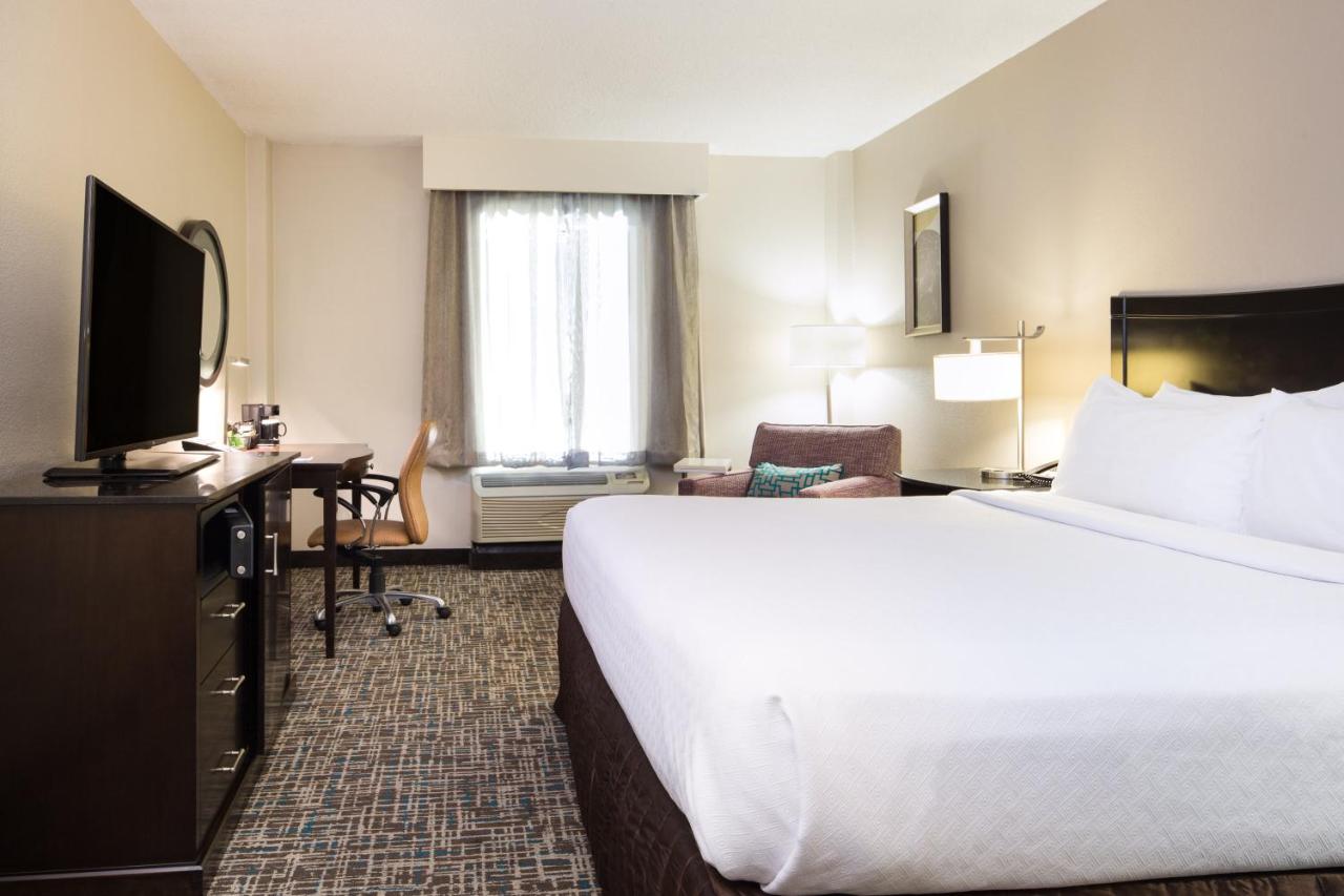 King Room at Crowne Plaza Memphis Downtown by IHG