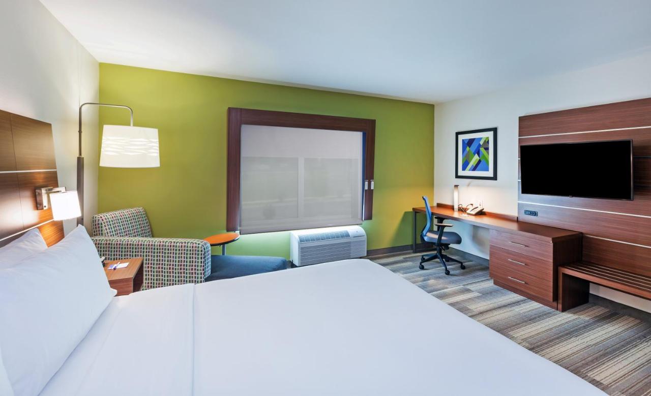 King Room - Mobility Access Tub - Non-Smoking at Holiday Inn Express & Suites Tulsa South - Woodland Hills by IHG