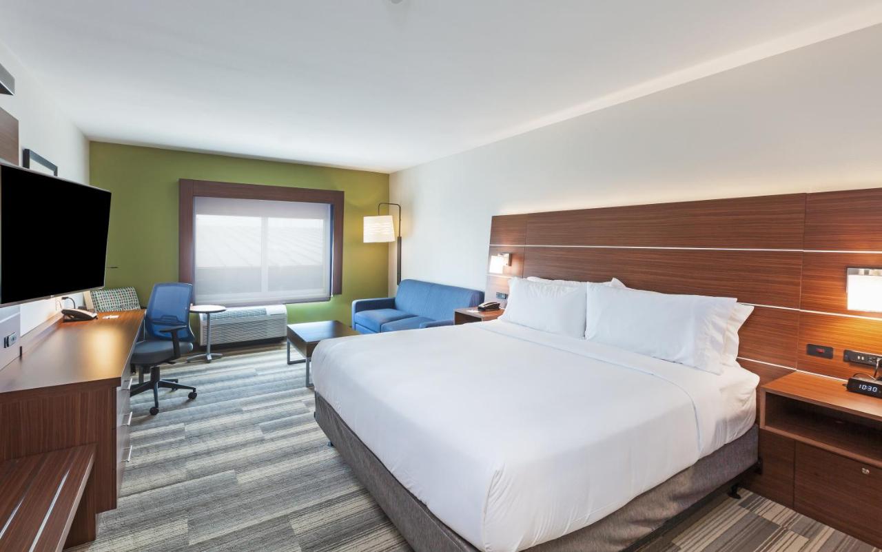 Double Suite - Mobility Access Tub/Non-Smoking at Holiday Inn Express & Suites Tulsa South - Woodland Hills by IHG