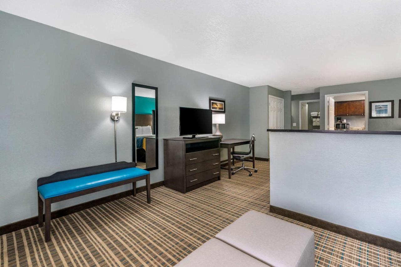 Queen Suite with Two Queen Beds and Sofa Bed at Comfort Inn Sun City Center - Ruskin - Tampa South