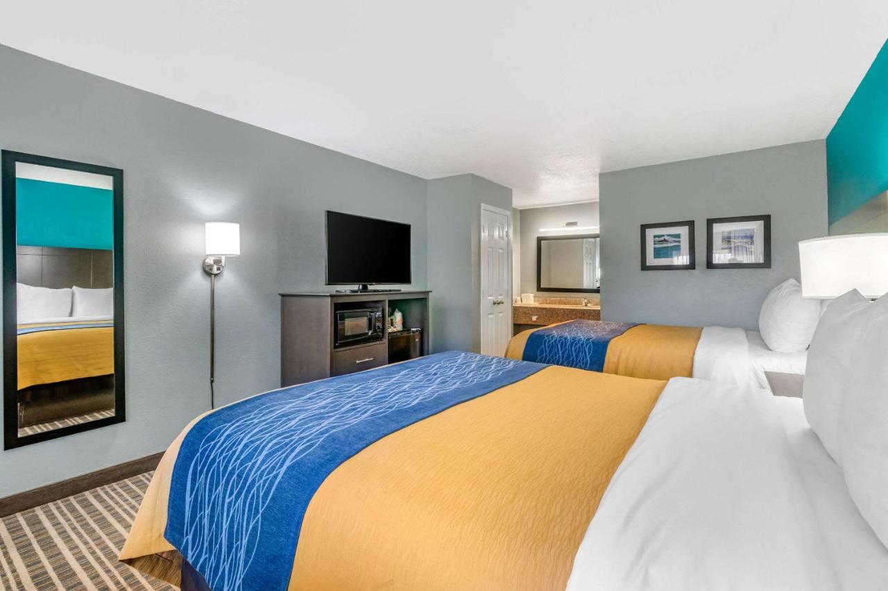 Queen Room with Two Queen Beds - Non-Smoking at Comfort Inn Sun City Center - Ruskin - Tampa South