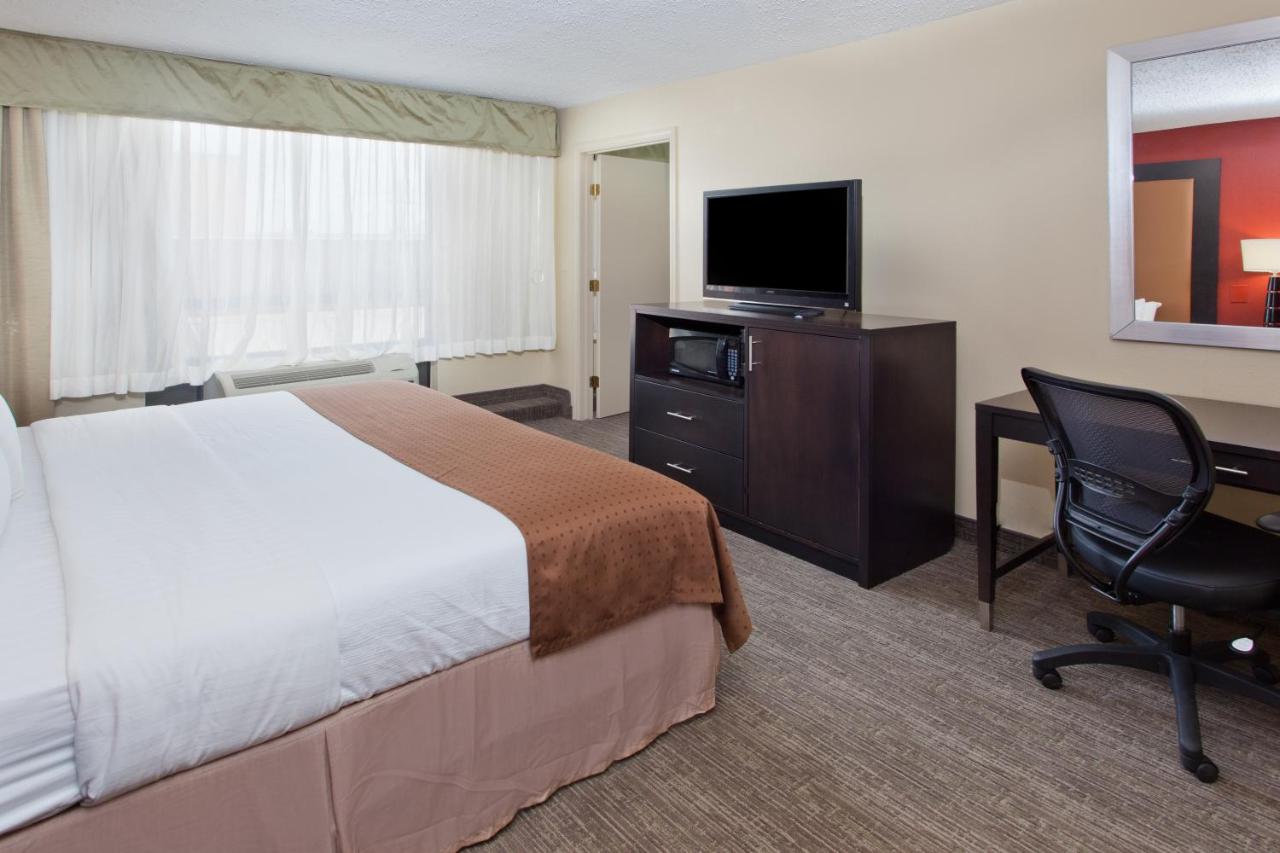 King Room - Hearing Accessible - Non-Smoking at Holiday Inn Shreveport Downtown by IHG