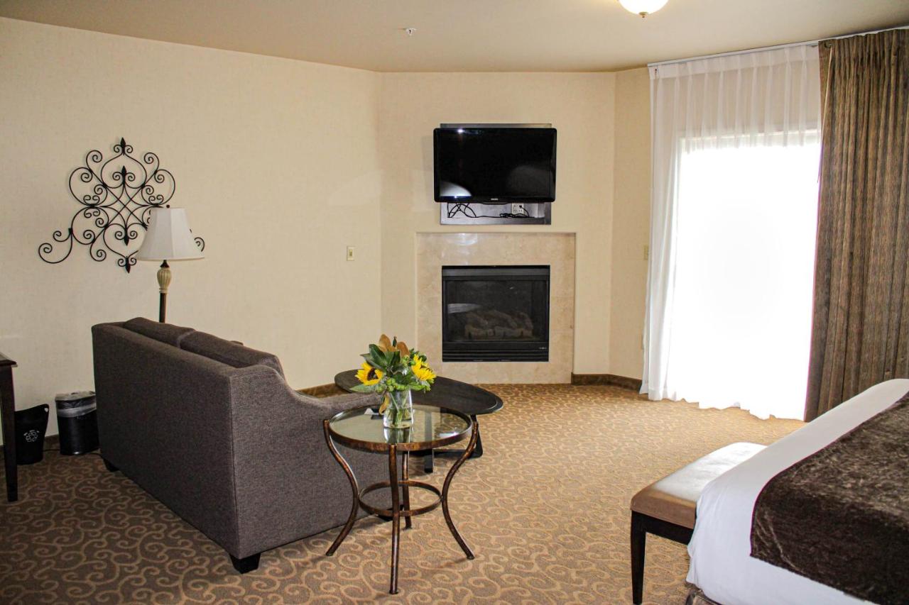 Balcony Extended Stay King Suite at Oxford Suites Boise