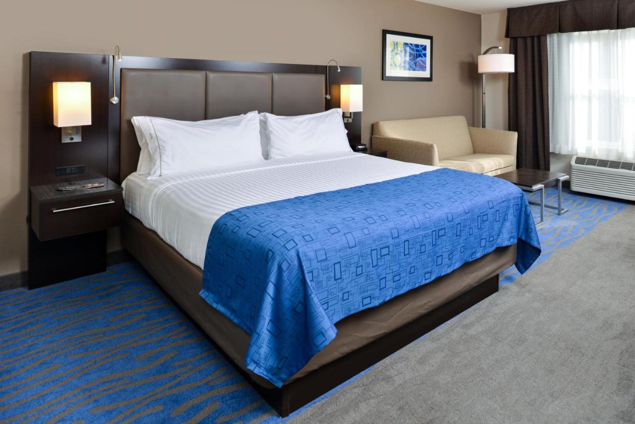 Room Selected at Check-In at Holiday Inn Express St. Louis West - O'Fallon by IHG