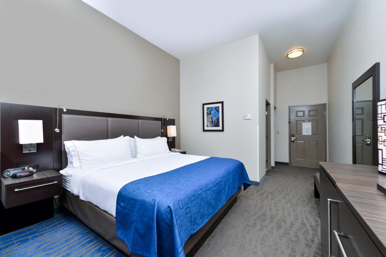 King Room - Non-Smoking at Holiday Inn Express St. Louis West - O'Fallon by IHG