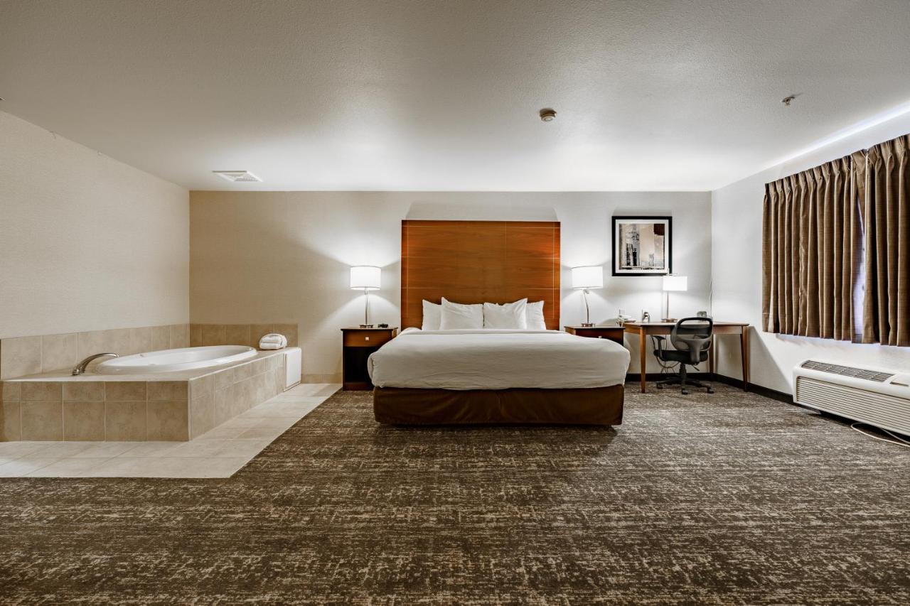 Deluxe Suite with Spa Bath at Cobblestone Suites - Ripon