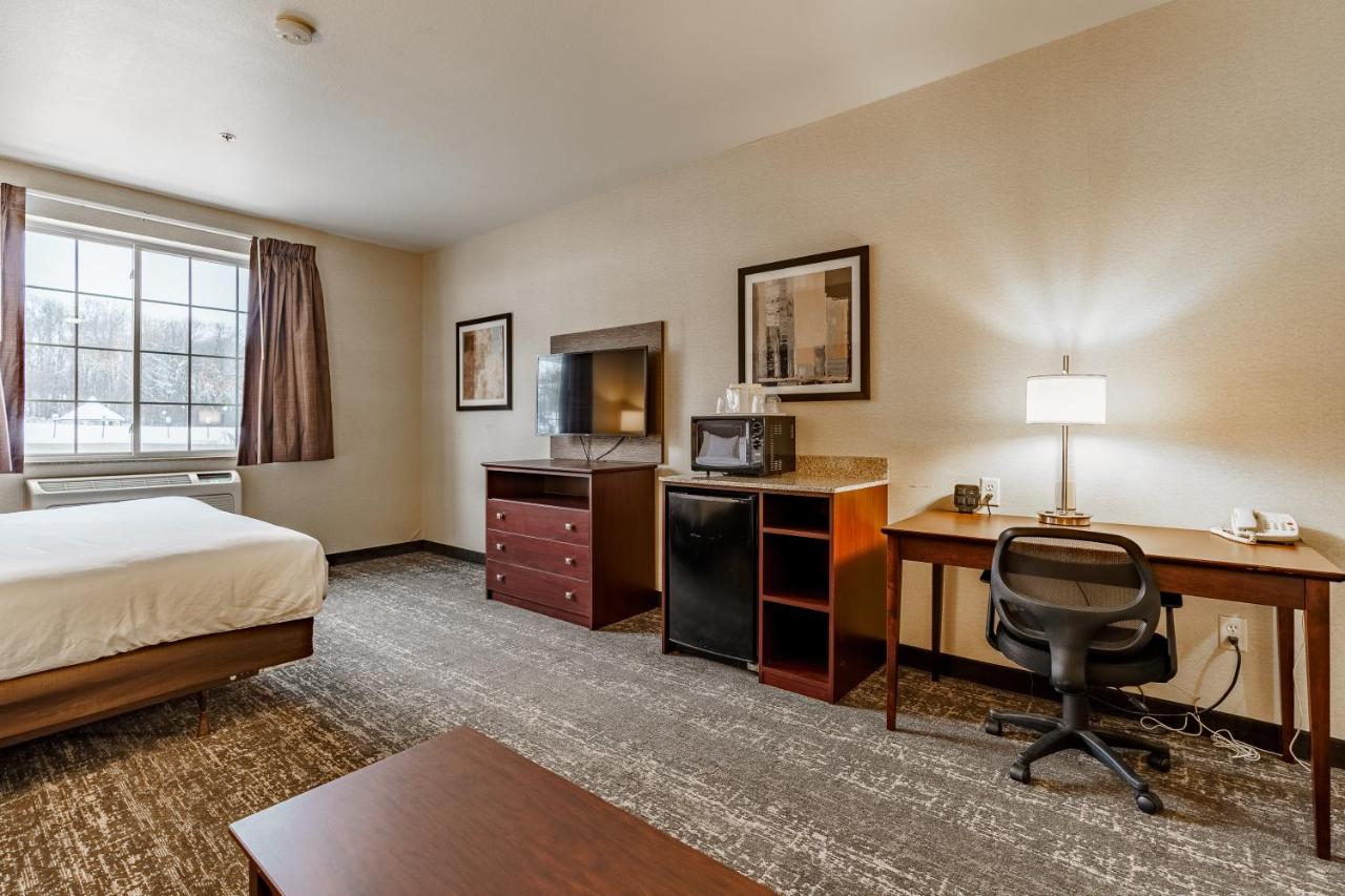 King Room - Disability Access at Cobblestone Suites - Ripon