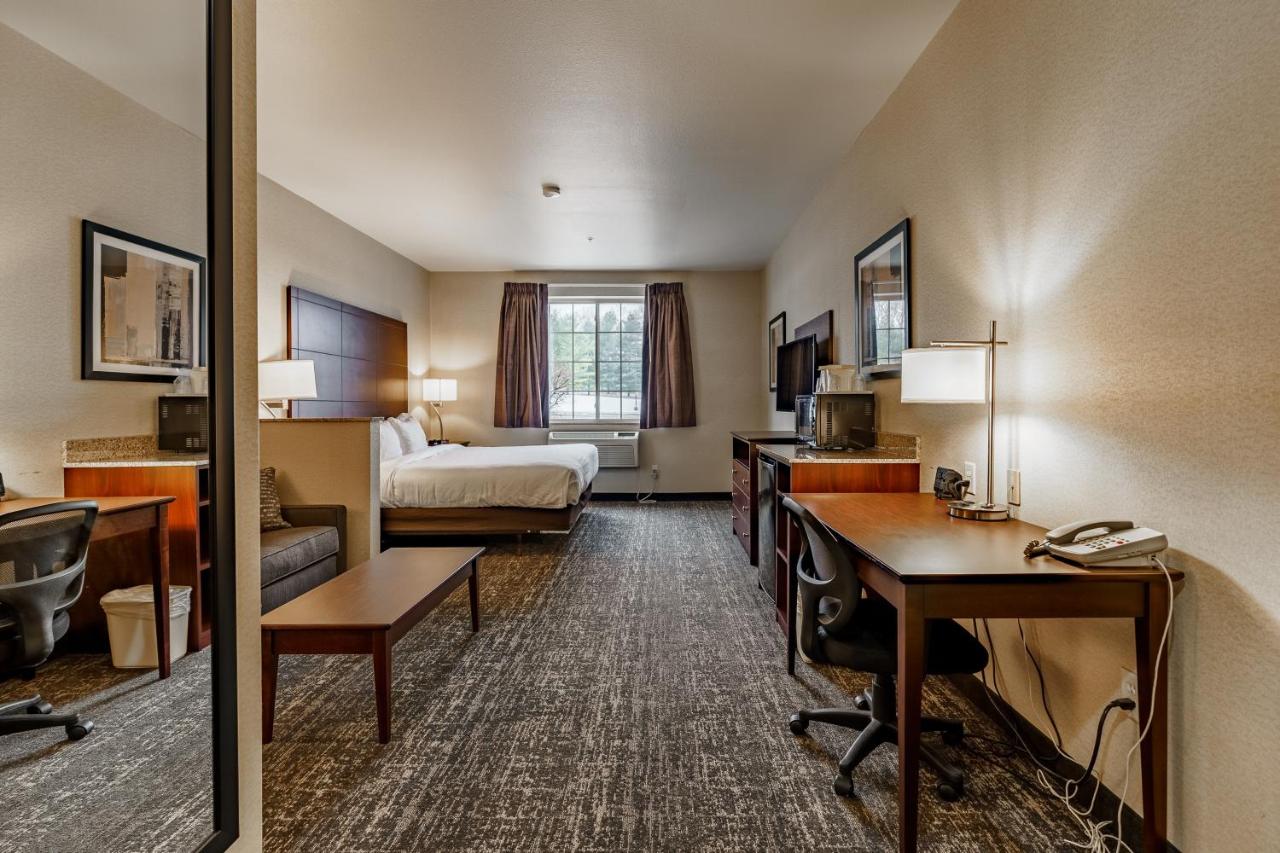 King Room - Disability Access at Cobblestone Suites - Ripon