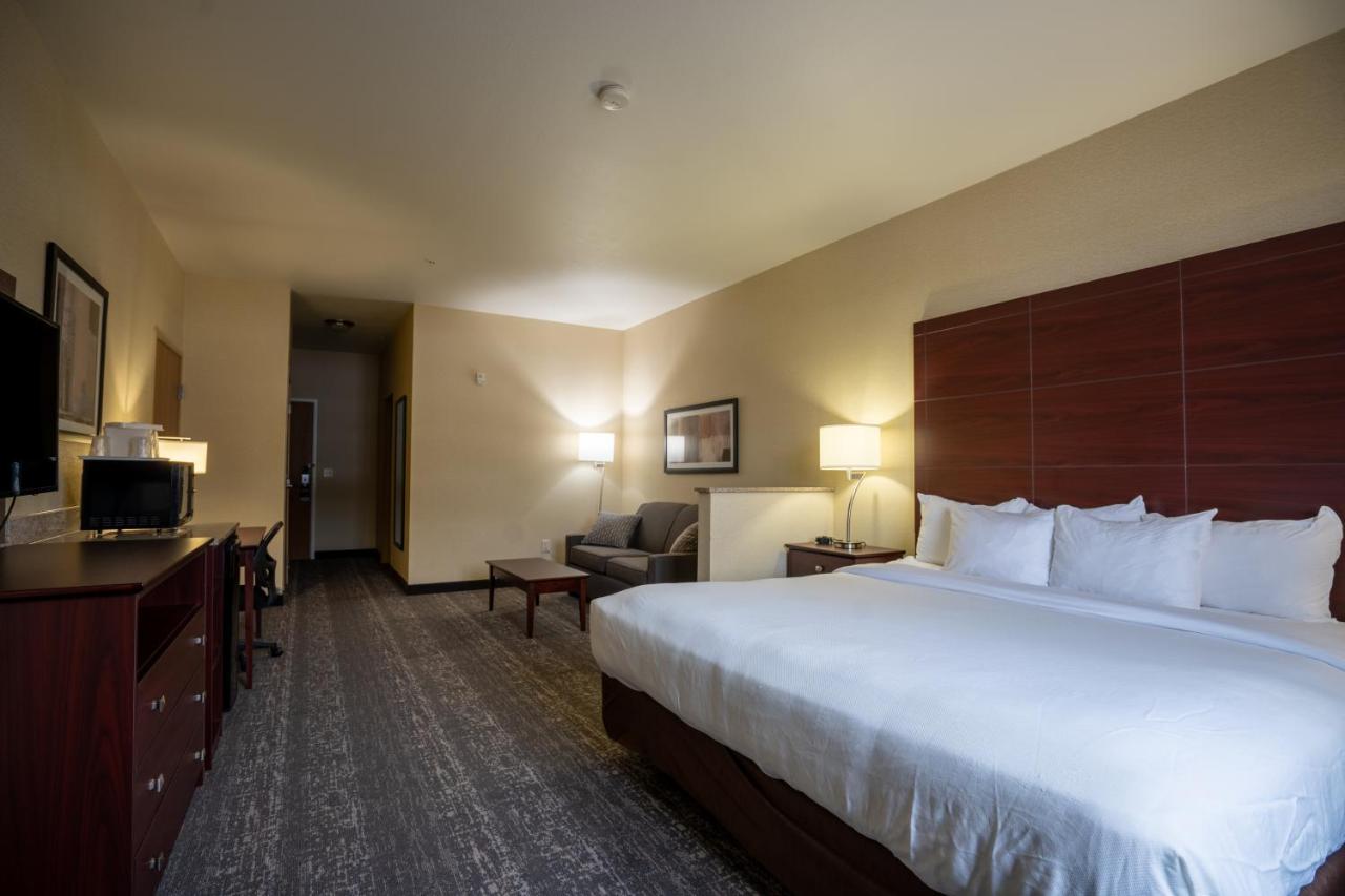 King Room - Disability Access at Cobblestone Suites - Ripon