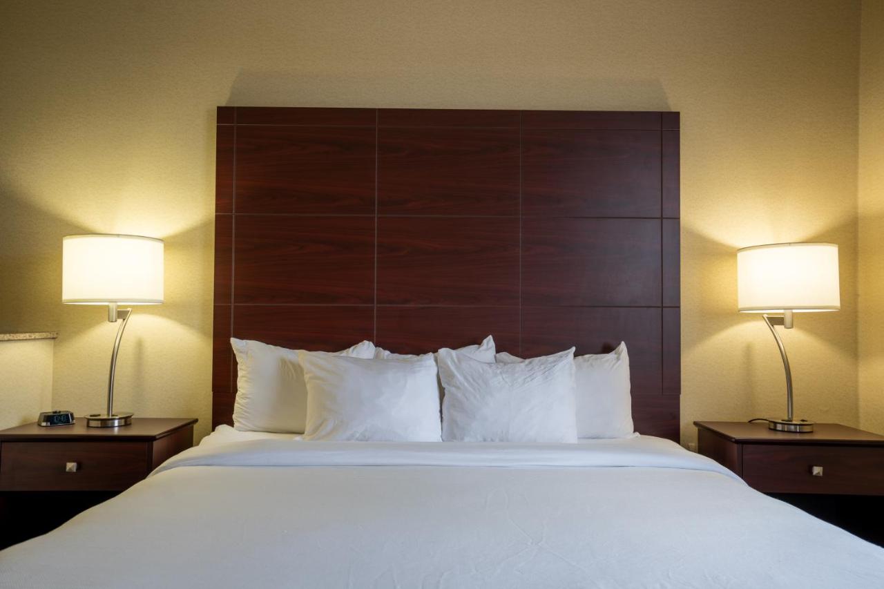 King Room - Disability Access at Cobblestone Suites - Ripon