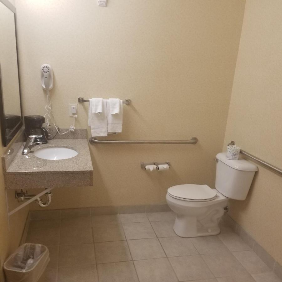 King Room - Disability Access at Cobblestone Suites - Ripon