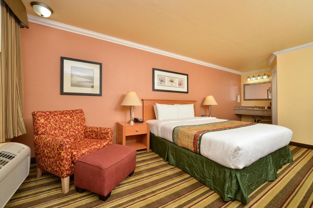 King Room - Non-Smoking at Inn By The SFO