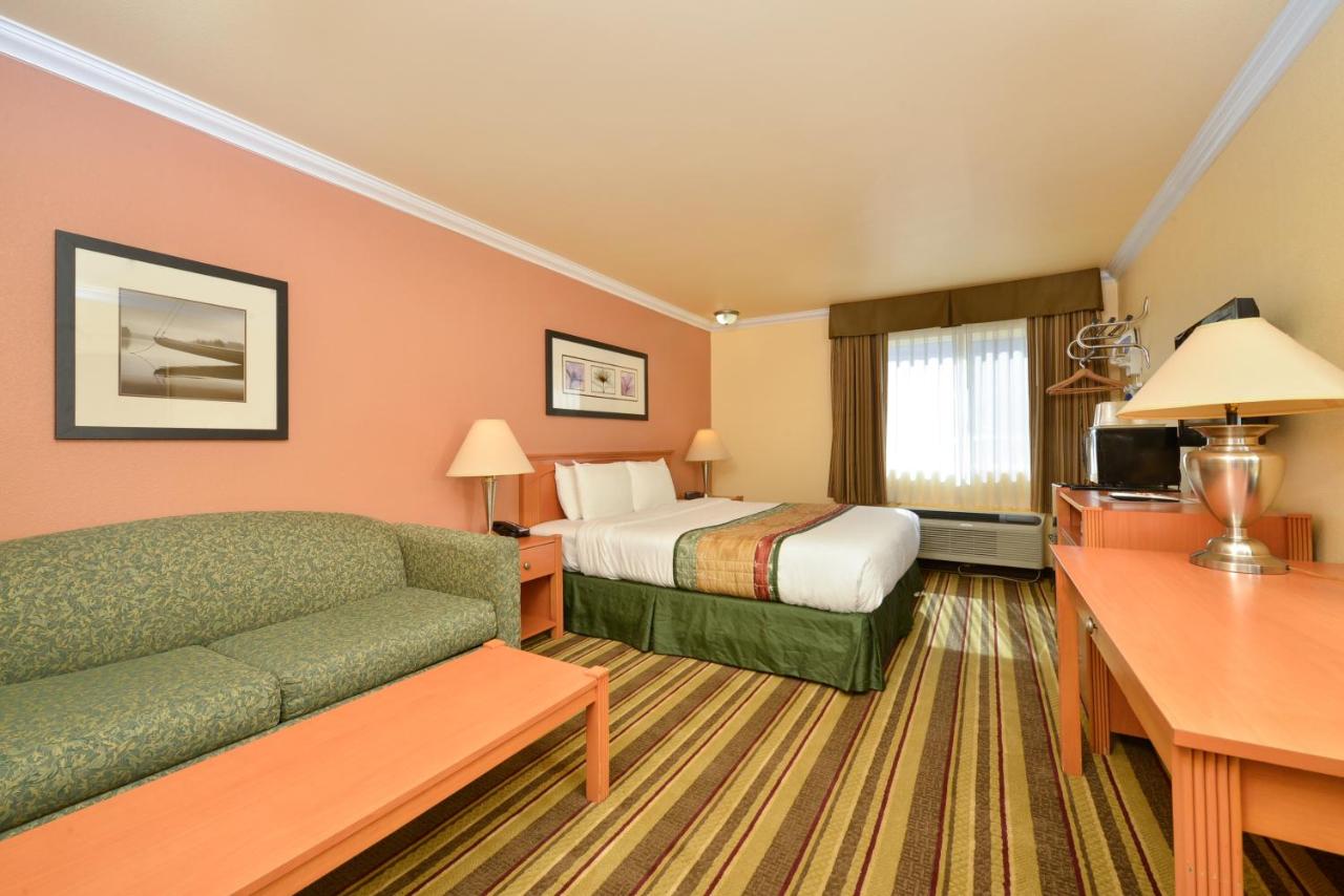 King Room - Non-Smoking at Inn By The SFO