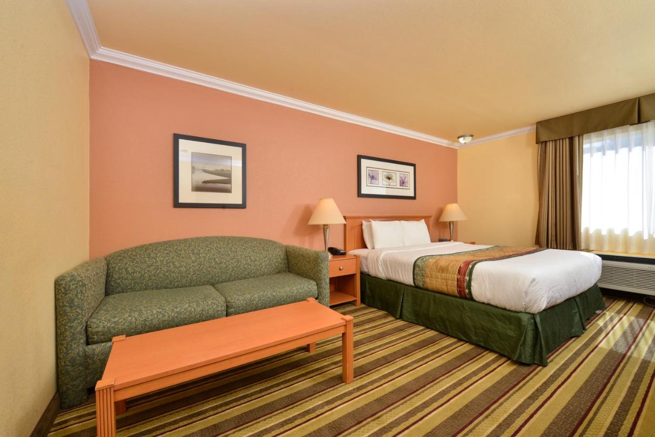 King Room - Non-Smoking at Inn By The SFO