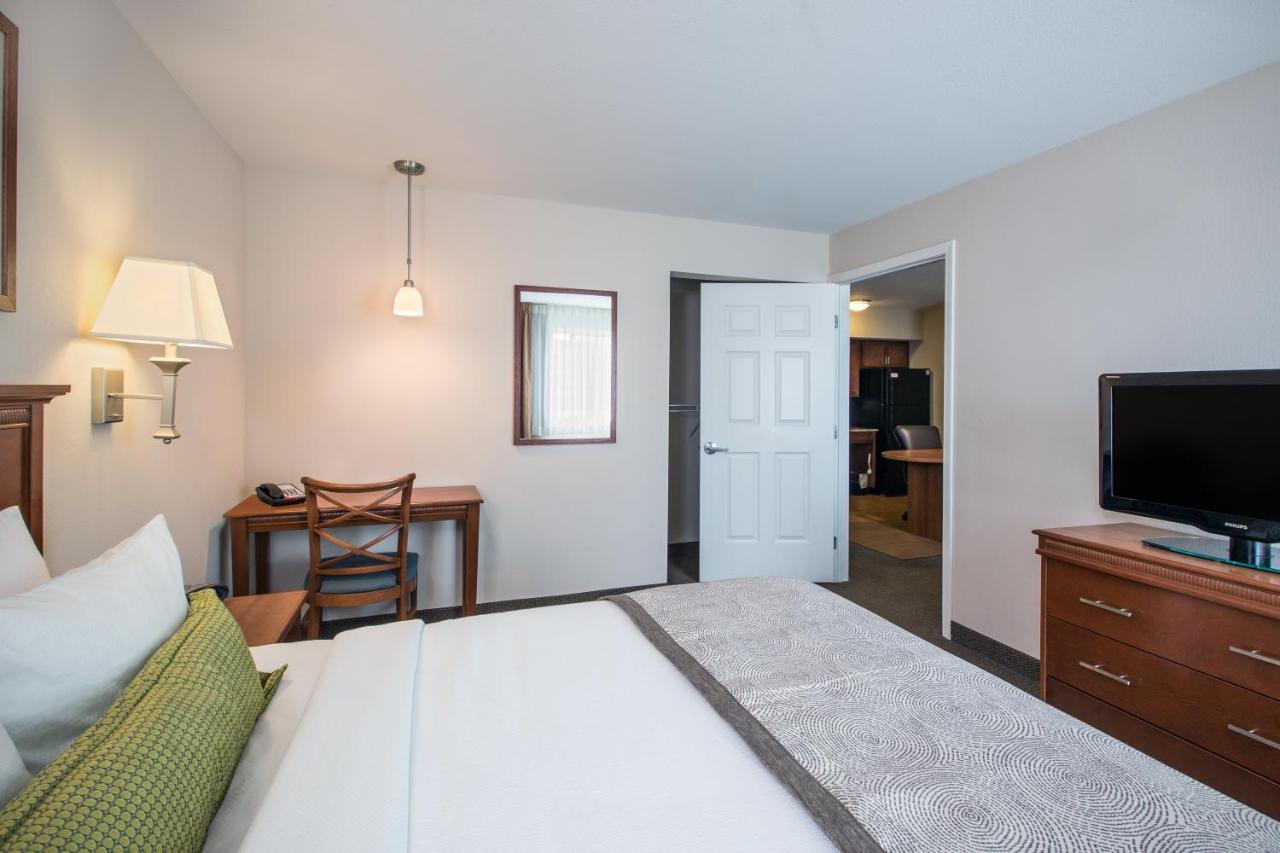 Queen Room with Bath Tub - Disability Access/Non-Smoking at Candlewood Suites Pittsburgh Cranberry, an IHG Hotel