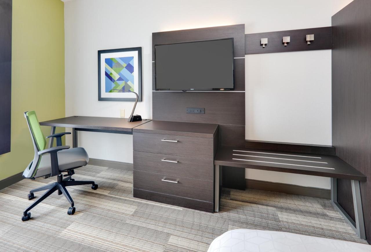 King Room - Non-Smoking at Holiday Inn Express & Suites Dublin, an IHG Hotel