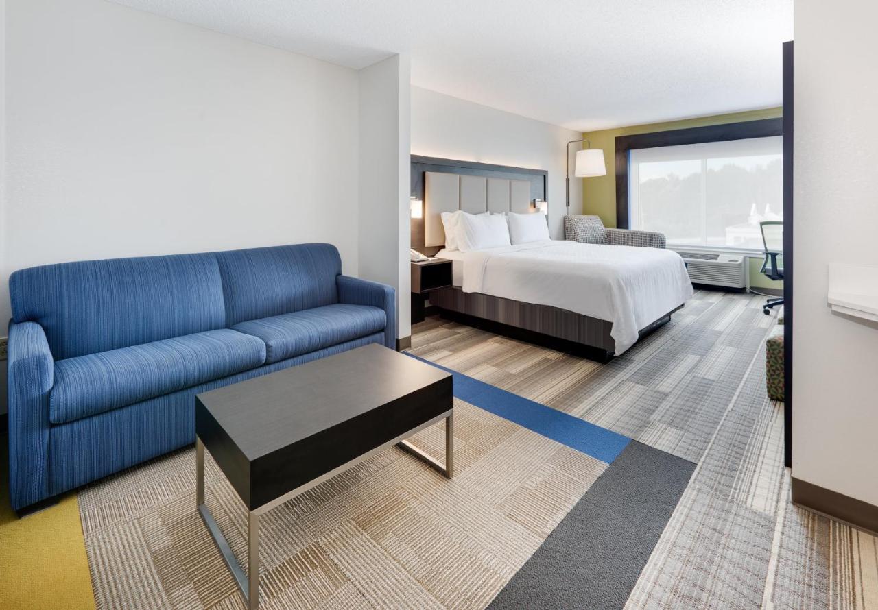 King Suite - Non-Smoking at Holiday Inn Express & Suites Dublin, an IHG Hotel