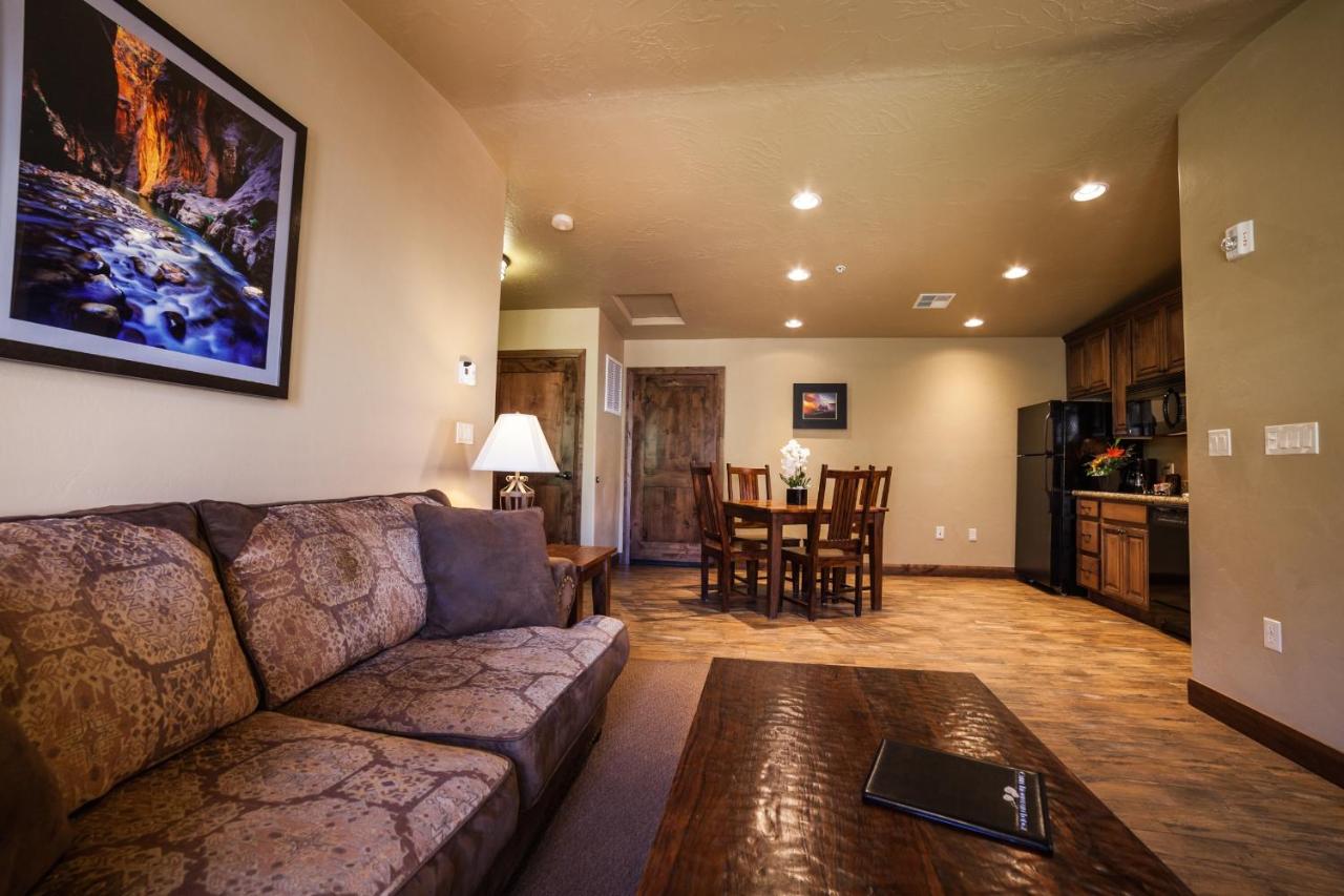 Deluxe King Suite at Cable Mountain Lodge